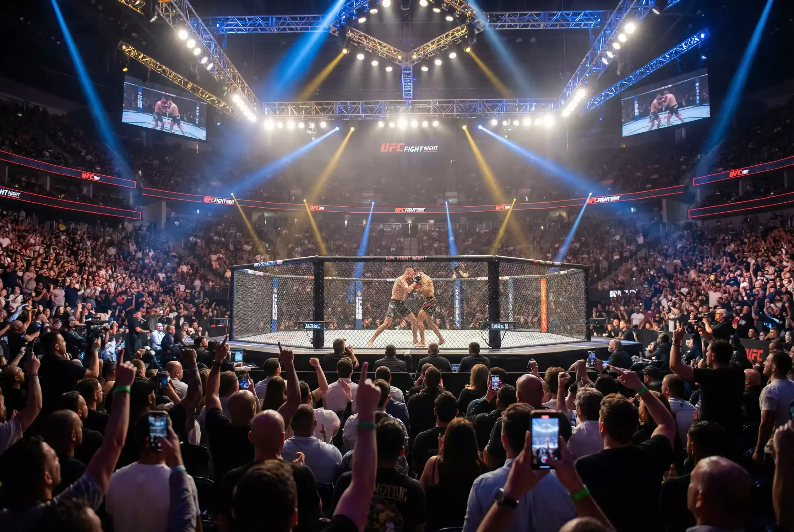 Spannender MMA-Kampf im Octagon mit aufgeregtem Publikum